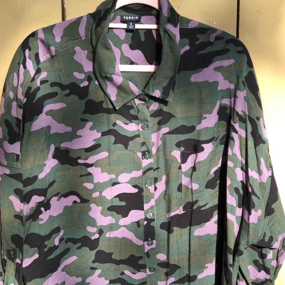 Torrid-Like New! Sz 3 lavender camo - Picture 3 of 5